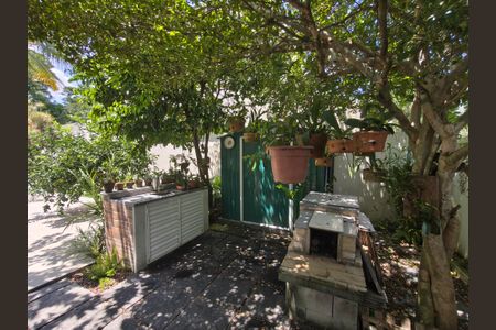 Casa de condomínio à venda com 253m², 4 quartos e 3 vagas