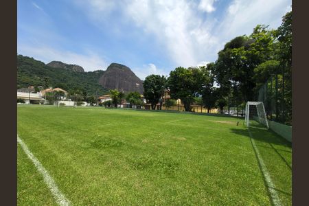 Casa de condomínio à venda com 253m², 4 quartos e 3 vagas