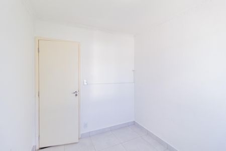 Quarto 2 de apartamento para alugar com 2 quartos, 55m² em Conjunto Habitacional Presidente Castelo Branco, Carapicuíba