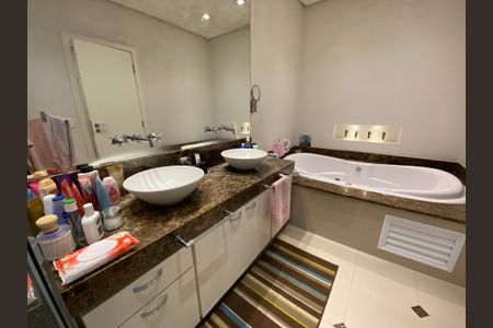 Apartamento à venda com 166m², 3 quartos e 1 vagaBanheiro da Suíte