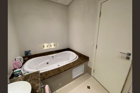 Apartamento à venda com 166m², 3 quartos e 1 vagaBanheiro da Suíte