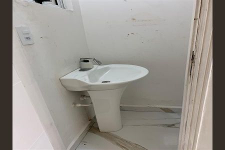 Casa à venda com 240m², 2 quartos e 4 vagas