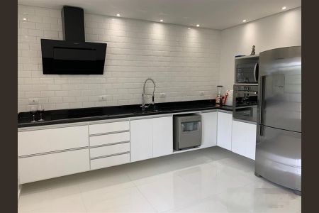Casa à venda com 240m², 2 quartos e 4 vagas