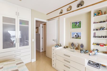 Casa à venda com 224m², 4 quartos e 4 vagas Casa à venda com 224m², 4 quartos e 4 vagasQuarto 3