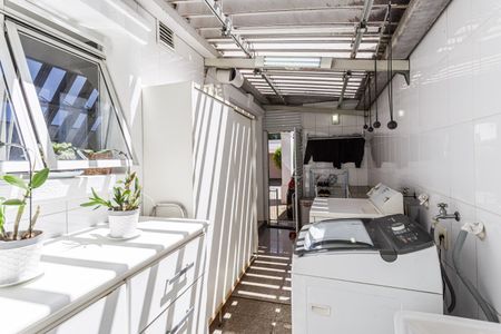 Casa à venda com 224m², 4 quartos e 4 vagas Casa à venda com 224m², 4 quartos e 4 vagasÁrea de Serviço
