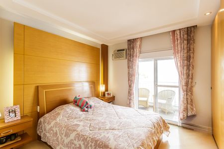 Casa à venda com 224m², 4 quartos e 4 vagas Casa à venda com 224m², 4 quartos e 4 vagasSuíte