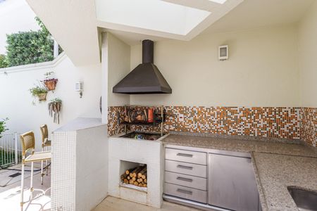Casa à venda com 224m², 4 quartos e 4 vagas Casa à venda com 224m², 4 quartos e 4 vagasTerraço