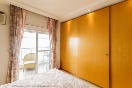 Casa à venda com 224m², 4 quartos e 4 vagas Casa à venda com 224m², 4 quartos e 4 vagasSuíte