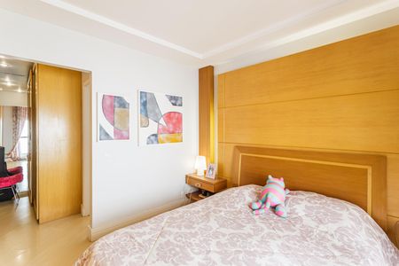 Casa à venda com 224m², 4 quartos e 4 vagas Casa à venda com 224m², 4 quartos e 4 vagasSuíte