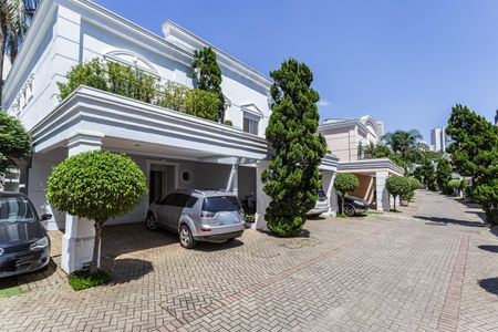 Casa à venda com 224m², 4 quartos e 4 vagas Casa à venda com 224m², 4 quartos e 4 vagasGaragem