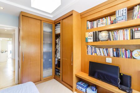 Casa à venda com 224m², 4 quartos e 4 vagas Casa à venda com 224m², 4 quartos e 4 vagasQuarto 2