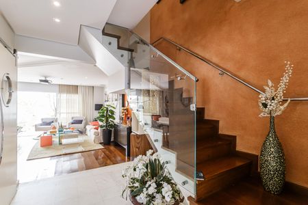 Casa à venda com 224m², 4 quartos e 4 vagas Casa à venda com 224m², 4 quartos e 4 vagasSala