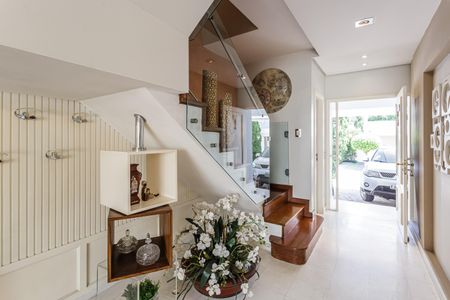 Casa à venda com 224m², 4 quartos e 4 vagas Casa à venda com 224m², 4 quartos e 4 vagasEscada