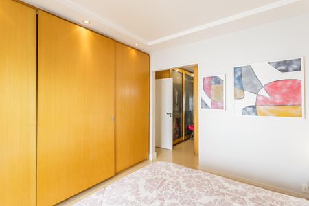Casa à venda com 224m², 4 quartos e 4 vagas Casa à venda com 224m², 4 quartos e 4 vagasSuíte