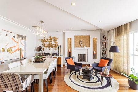 Casa à venda com 224m², 4 quartos e 4 vagas Casa à venda com 224m², 4 quartos e 4 vagasSala