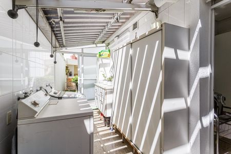 Casa à venda com 224m², 4 quartos e 4 vagas Casa à venda com 224m², 4 quartos e 4 vagasÁrea de Serviço