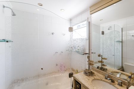Casa à venda com 224m², 4 quartos e 4 vagas Casa à venda com 224m², 4 quartos e 4 vagasBanheiro da Suíte