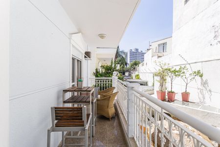 Casa à venda com 224m², 4 quartos e 4 vagas Casa à venda com 224m², 4 quartos e 4 vagasVaranda da Suíte