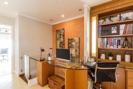 Casa à venda com 224m², 4 quartos e 4 vagas Casa à venda com 224m², 4 quartos e 4 vagasEscritório