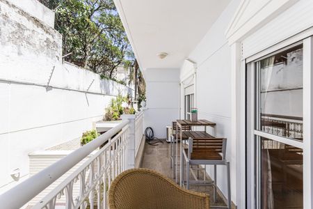Casa à venda com 224m², 4 quartos e 4 vagas Casa à venda com 224m², 4 quartos e 4 vagasVaranda da Suíte