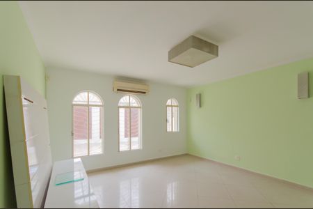 Sala de casa à venda com 5 quartos, 200m² em Mirandópolis, São Paulo