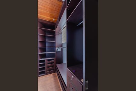 Casa à venda com 158m², 5 quartos e 2 vagasSuíte