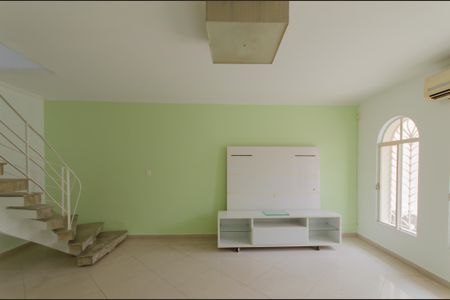 Sala de casa à venda com 5 quartos, 200m² em Mirandópolis, São Paulo
