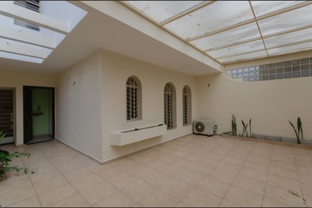 Casa à venda com 158m², 5 quartos e 2 vagasQuintal