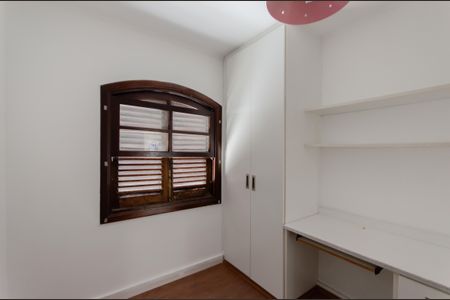 Casa à venda com 158m², 5 quartos e 2 vagasQuarto 2