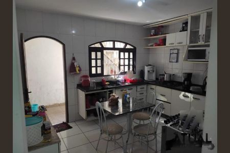 Casa à venda com 4 quartos, 132m² em Jardim Selma, São Paulo