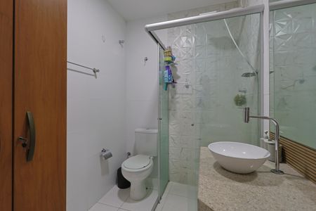 Banheiro de kitnet/studio à venda com 1 quarto, 30m² em Funcionários, Belo Horizonte