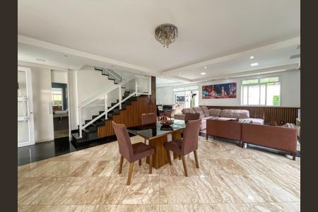 Casa à venda com 5 quartos, 347m² em Socorro, São Paulo