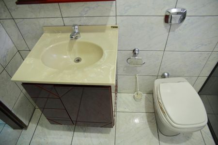 Casa para alugar com 240m², 3 quartos e 2 vagasBanheiro Social 