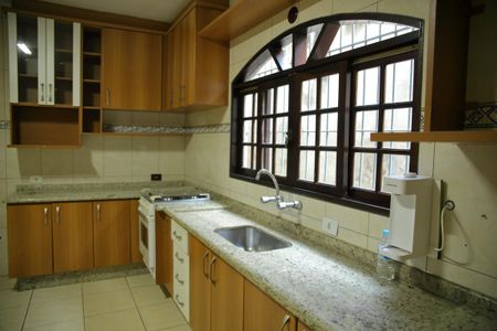 Casa para alugar com 240m², 3 quartos e 2 vagasCozinha 