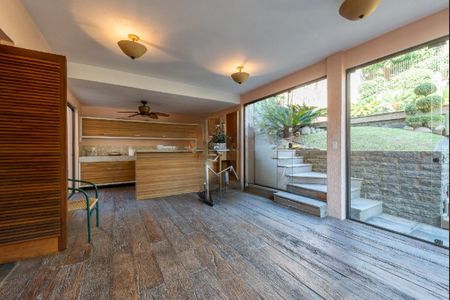 Casa para alugar com 500m², 3 quartos e 3 vagasÁrea Comum 