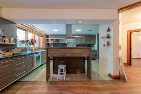 Cozinha de casa para alugar com 3 quartos, 500m² em São João, Porto Alegre
