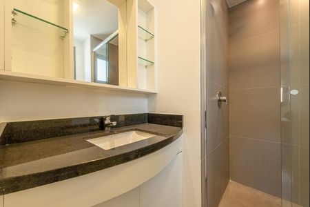 Banheiro  de kitnet/studio para alugar com 1 quarto, 41m² em Bela Vista, Porto Alegre