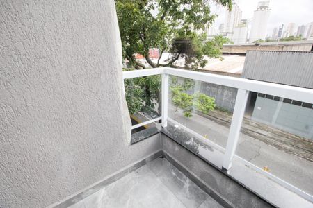 Apartamento à venda com 60m², 3 quartos e 1 vaga Apartamento à venda com 60m², 3 quartos e 1 vagaVaranda