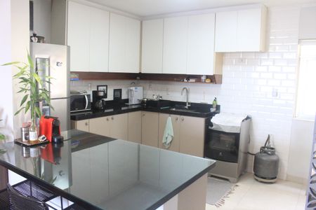 Apartamento à venda com 84m², 2 quartos e 2 vagasCozinha