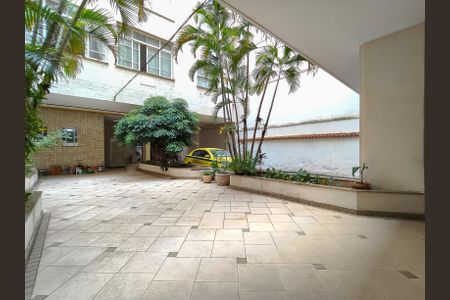 Apartamento à venda com 78m², 2 quartos e 1 vagaFachada e portaria