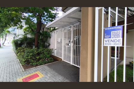 Apartamento à venda com 49m², 2 quartos e 1 vagaFachada + Plaquinha