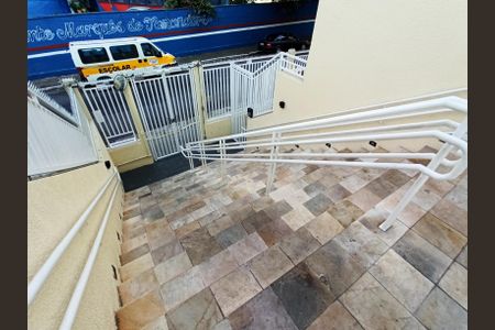 Apartamento para alugar com 52m², 2 quartos e 1 vaga Apartamento para alugar com 52m², 2 quartos e 1 vagaEscada Entrada