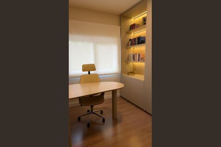 Quarto 1 de apartamento para alugar com 2 quartos, 55m² em Rio Branco, Porto Alegre