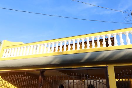 Casa à venda com 215m², 3 quartos e 2 vagasFachada e portão