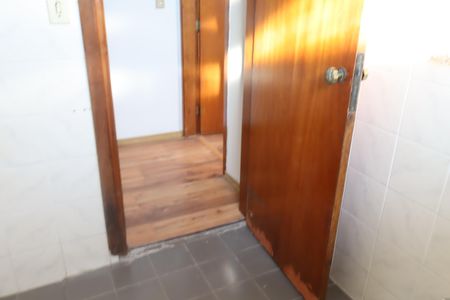 Casa para alugar com 215m², 3 quartos e 2 vagasBanheiro Social