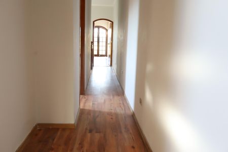 Casa à venda com 215m², 3 quartos e 2 vagasCorredor