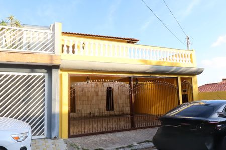 Casa para alugar com 215m², 3 quartos e 2 vagasFachada e portão