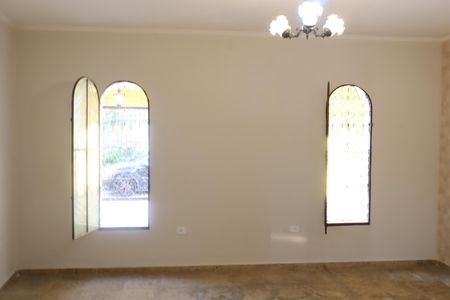 Casa à venda com 215m², 3 quartos e 2 vagasSala