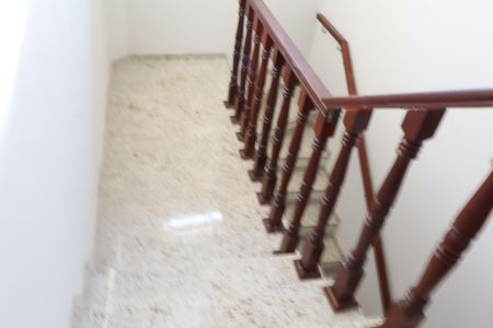 Casa para alugar com 215m², 3 quartos e 2 vagasEscada acesso corredor