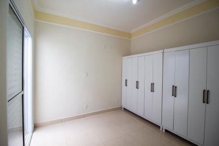 Casa de condomínio para alugar com 157m², 3 quartos e 2 vagasSuite 